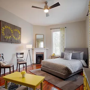 414b Waldburg St - 2 Bedroom Oasis Near Forsyth Park , Savannah United States